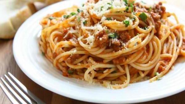 チーズたっぷりのパスタ