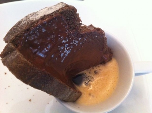 コーヒーとチョコレートのパン
