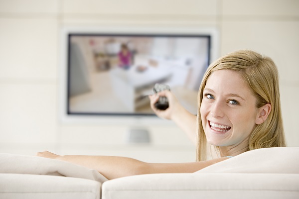 テレビを見る