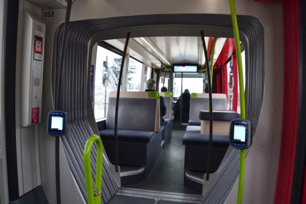 トラムの車内風景