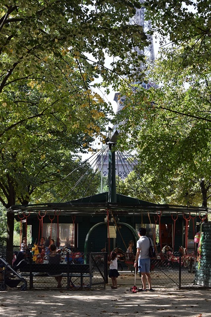 Champ de Marsにあるメリーゴーラウンド