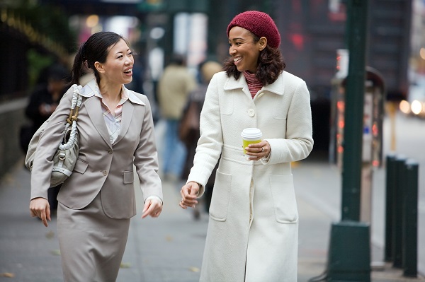 会話する女性