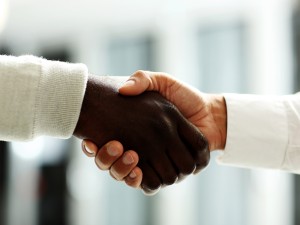 フランスの挨拶はとっても複雑!? シチュエーション別の挨拶の仕方をマスターしよう！
