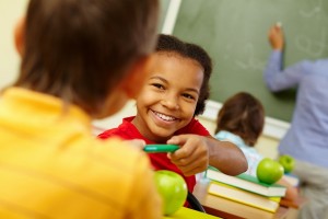 子どもたちのやりとりにならってフランス語を覚えよう