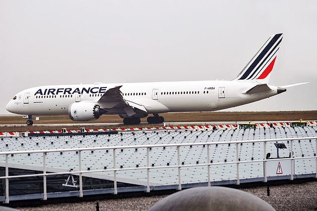 Par Anna Zvereva from Tallinn, Estonia — Air France, F-HRBA, Boeing 787-9 Dreamliner, CC BY-SA 2.0, https://commons.wikimedia.org/w/index.php?curid=56521136