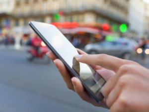 フランス通信料金、競争激化で「生涯」月/５ユーロ？