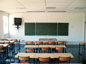 フランスコロナウイルス で学校休校に
