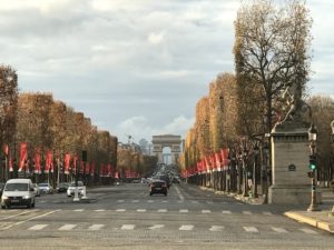 フランス　ロックダウン続行も行動制限軽減へ　本日大統領発表に注目