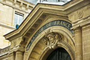 フランス経済成長マイナス５％で持ちこたえ