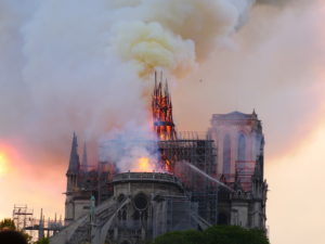 ノートルダム寺院火災から２年