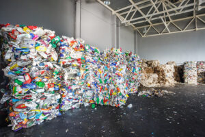 フランスでなぜ進まない？プラスチックのリサイクル、政府がやっと本腰