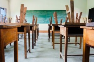 学校　学級閉鎖