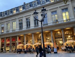 フランス感染者１日４万人、ロックダウン回避の対策、政府発表