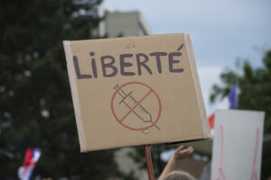 フランス　反ワクチン者の接種急増　大統領の「脅し」効果か