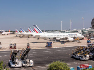 フランス　パリ空港再びスト、バカンスシーズンも混乱か
