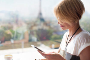 フランス 身分証明証がスマホに　セキュリティーにハッカーと協力