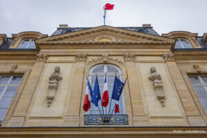 仏マクロン大統領インタビュー、ウクライナ武器支援、ガソリン不足、景気後退