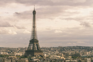 フランス財政赤字　400憶ユーロの削減案　 祝日減らしに意味はあるのか