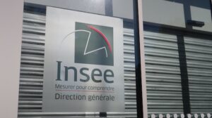 フランス、コロナで膨張した財政赤字２年で半減、2027年に3％未満へ