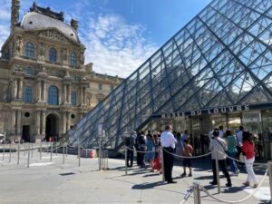 仏ルーブル美術館　入場料30パーセント値上げは妥当か