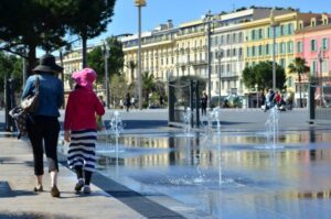 フランス観測史上もっとも気温の高い６月　エアコンなき猛暑対策いかに？