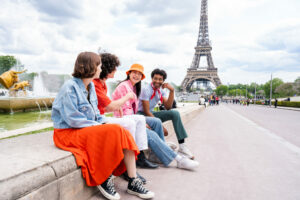 フランス　外国ルーツ4人に1人、それでも親の母国語話さず
